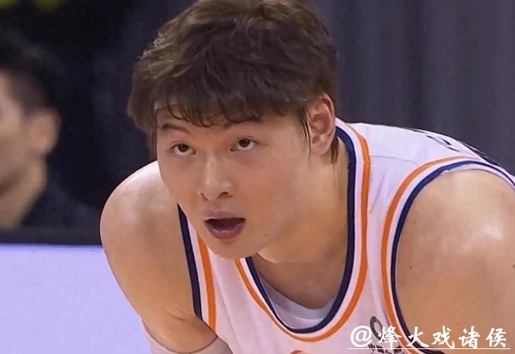 王哲林实现万分里程碑！上海久事男篮主场战胜广州队